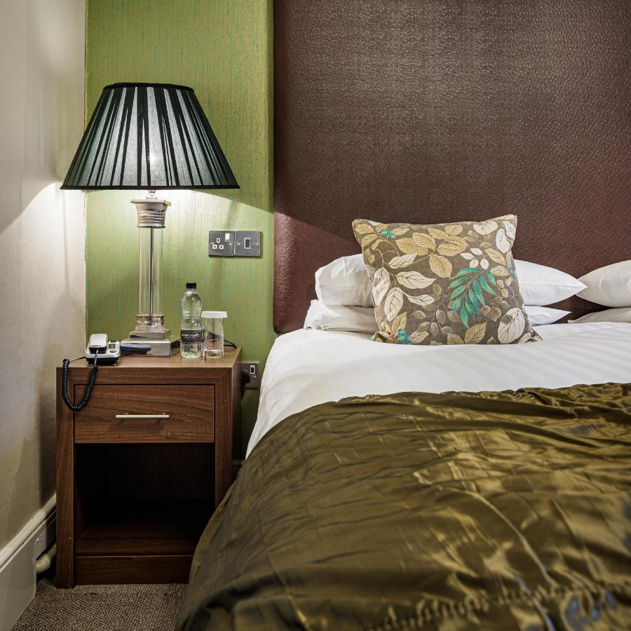 The Royal Oak Hotel, Welshpool, Mid Wales 외부 사진
