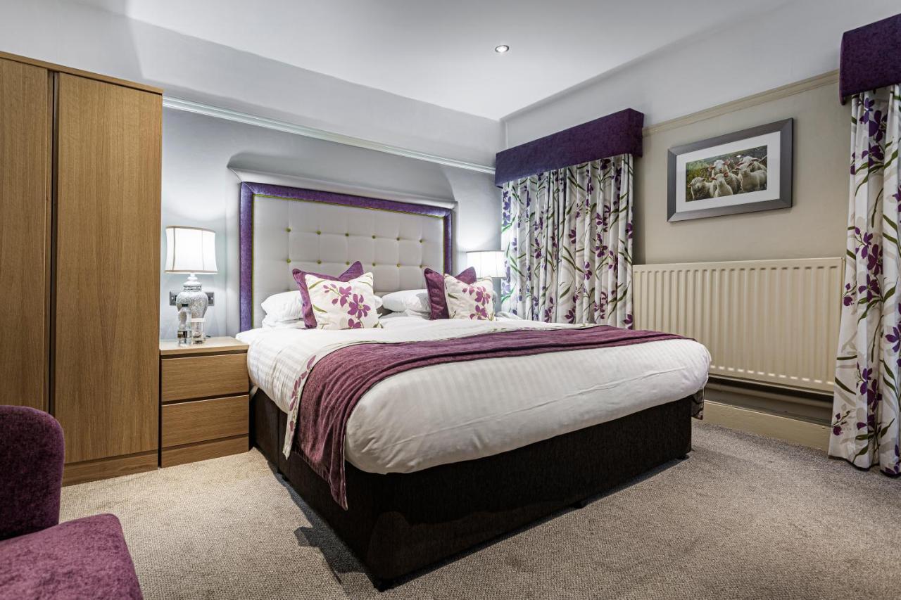 The Royal Oak Hotel, Welshpool, Mid Wales 외부 사진