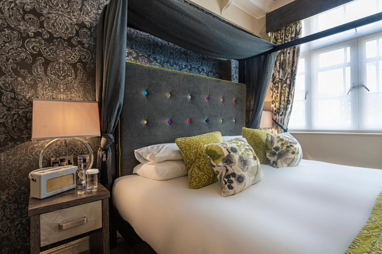 The Royal Oak Hotel, Welshpool, Mid Wales 외부 사진