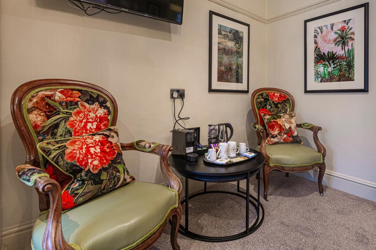 The Royal Oak Hotel, Welshpool, Mid Wales 외부 사진