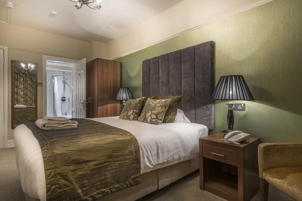 The Royal Oak Hotel, Welshpool, Mid Wales 외부 사진
