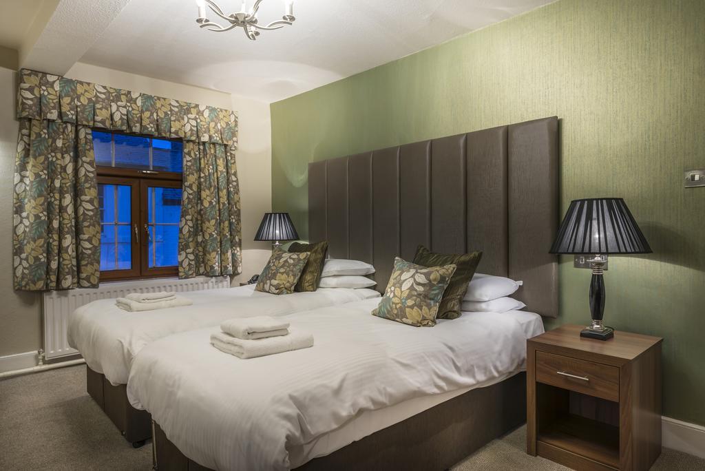 The Royal Oak Hotel, Welshpool, Mid Wales 외부 사진