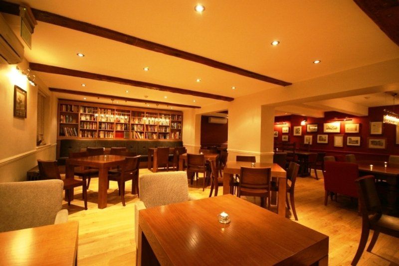 The Royal Oak Hotel, Welshpool, Mid Wales 외부 사진
