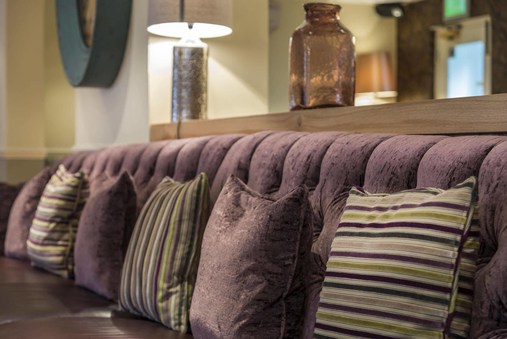 The Royal Oak Hotel, Welshpool, Mid Wales 외부 사진