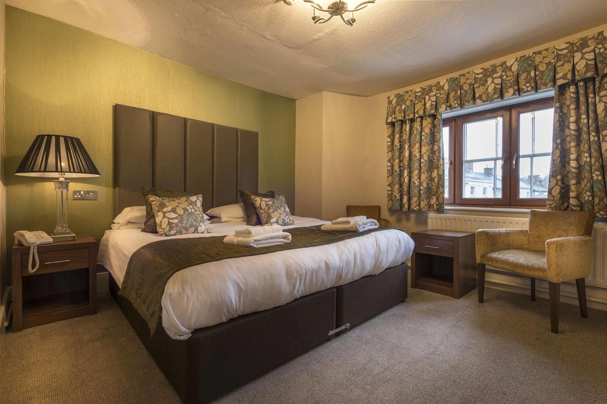 The Royal Oak Hotel, Welshpool, Mid Wales 외부 사진
