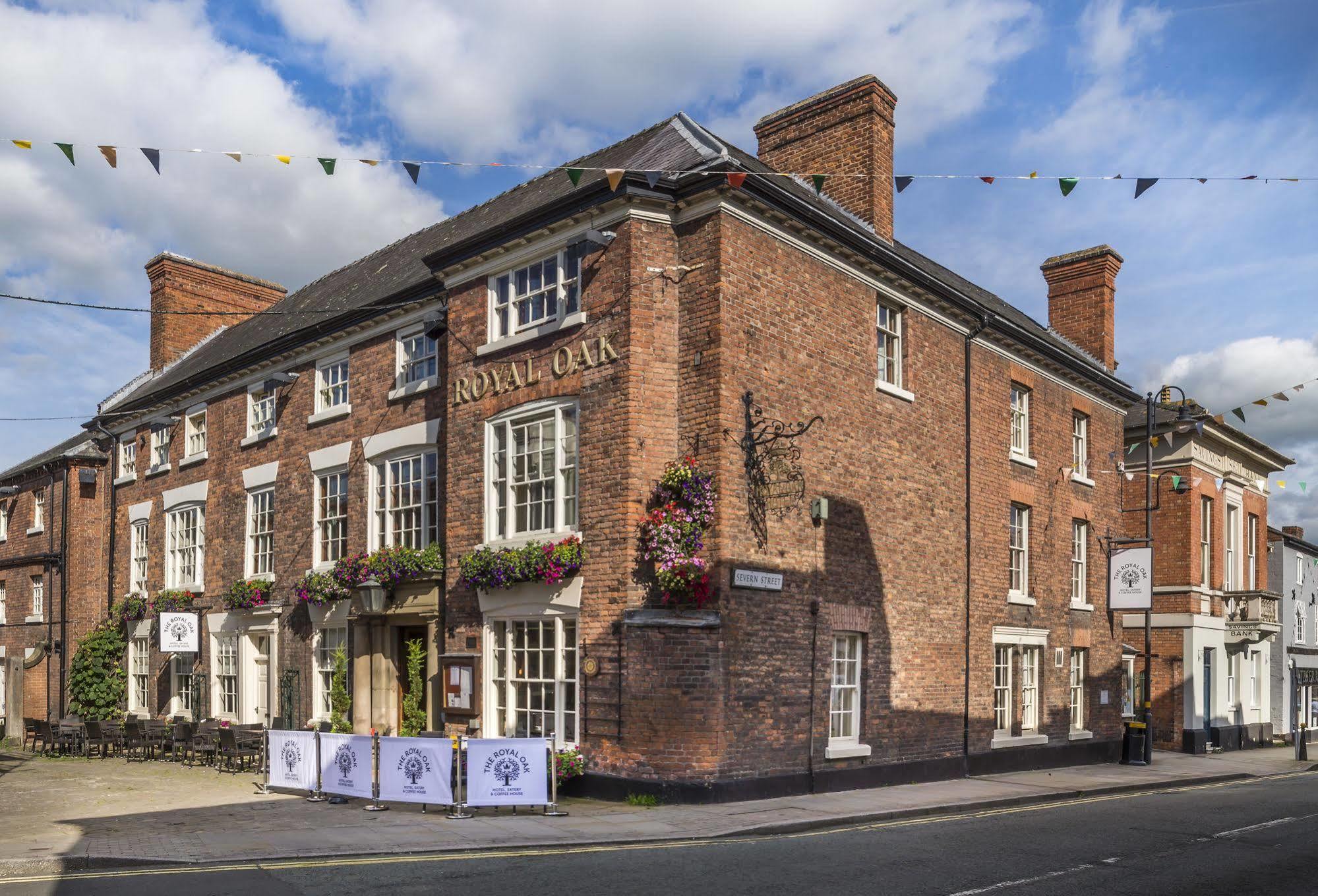 The Royal Oak Hotel, Welshpool, Mid Wales 외부 사진