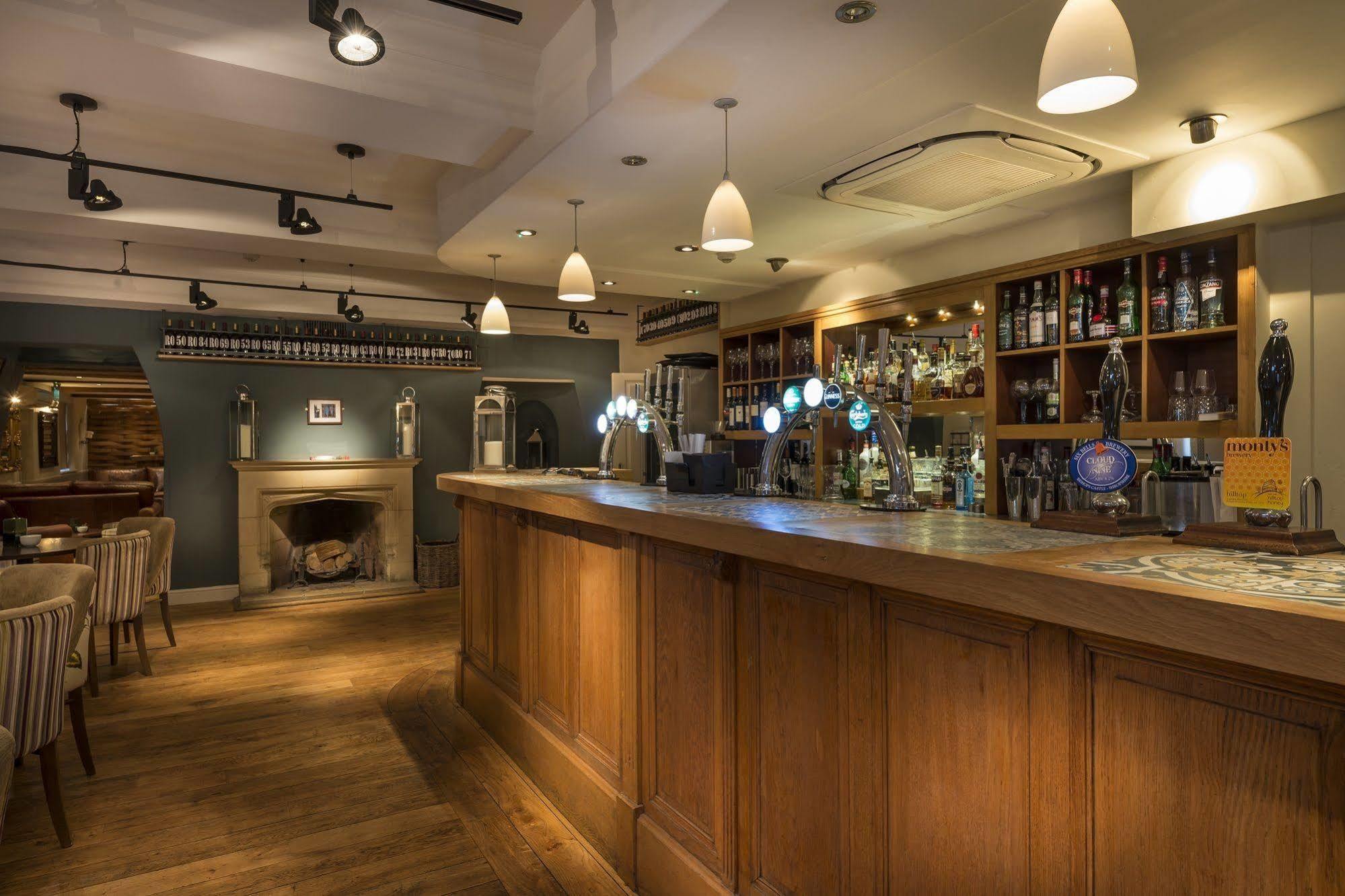 The Royal Oak Hotel, Welshpool, Mid Wales 외부 사진