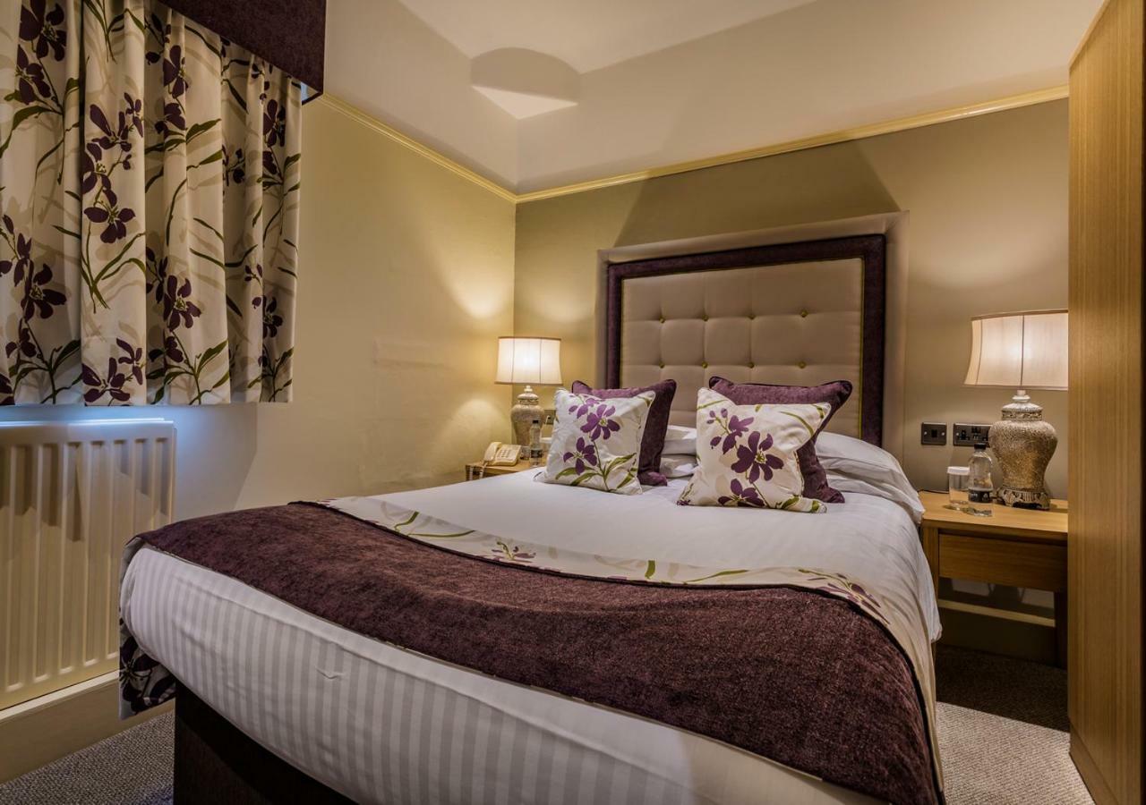 The Royal Oak Hotel, Welshpool, Mid Wales 외부 사진